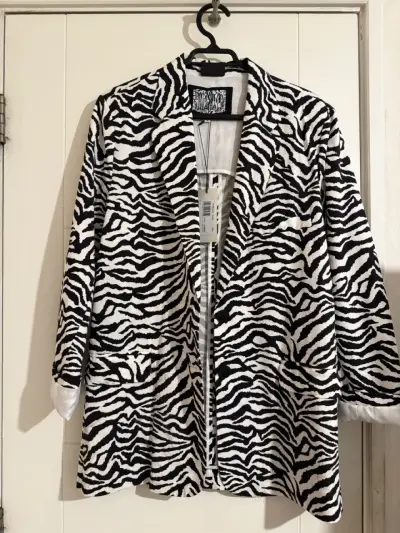 Blazer animal print blanco y negro - miniatura 1