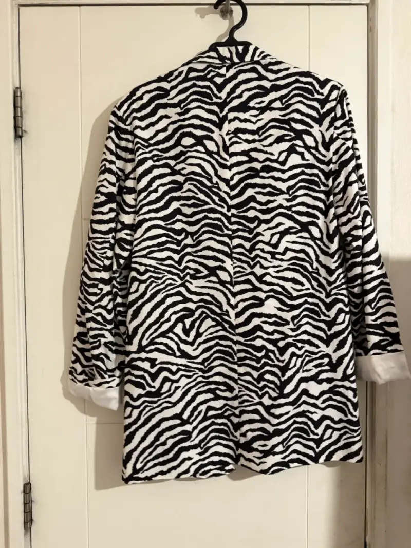 Blazer animal print blanco y negro - 3