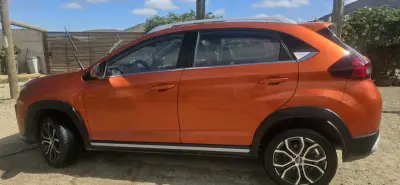 SUV naranja Tiggo - miniatura 1