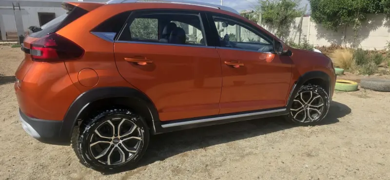 SUV naranja Tiggo - 2