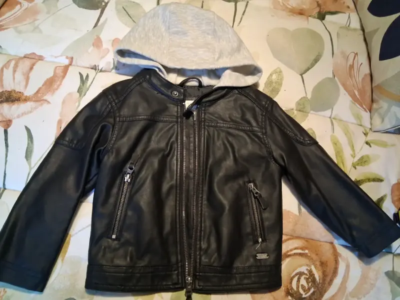 Chaqueta niño negra con capucha - 3