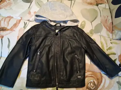 Chaqueta niño negra con capucha - miniatura 3