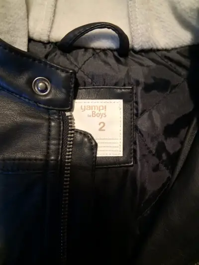 Chaqueta niño negra con capucha - miniatura 4