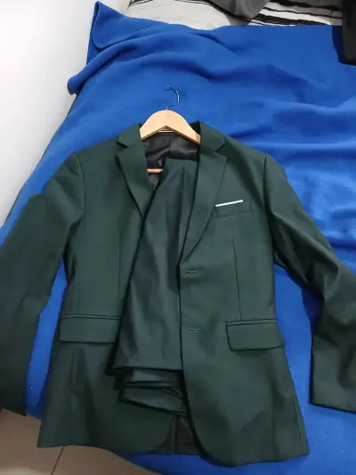 Traje formal verde oscuro - miniatura 1