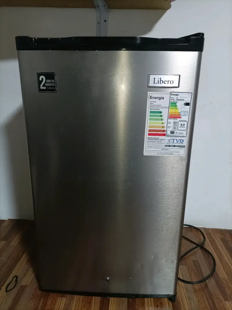 Refrigerador pequeño Libero plateado - 1