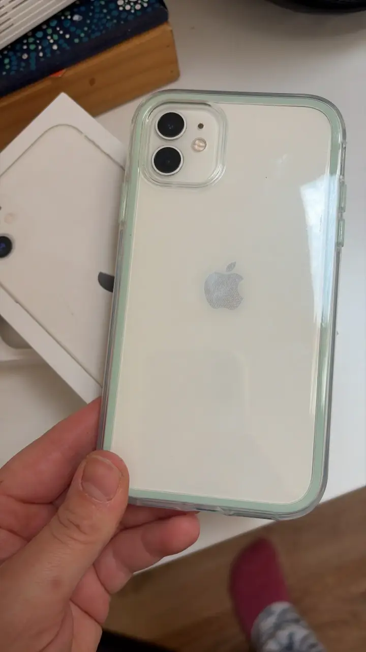 Teléfono inteligente con funda - 3