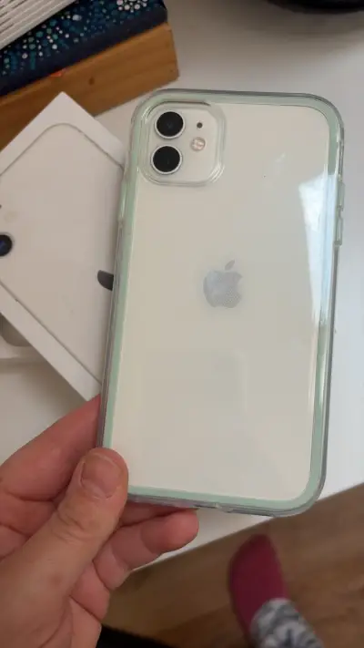 Teléfono inteligente con funda - miniatura 3