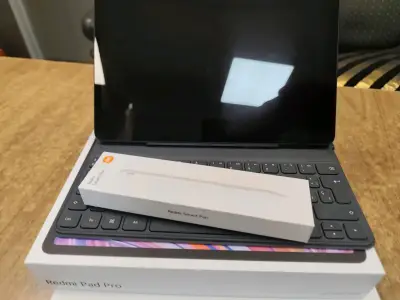 Redmi Pad Pro con teclado y lápiz - miniatura 1