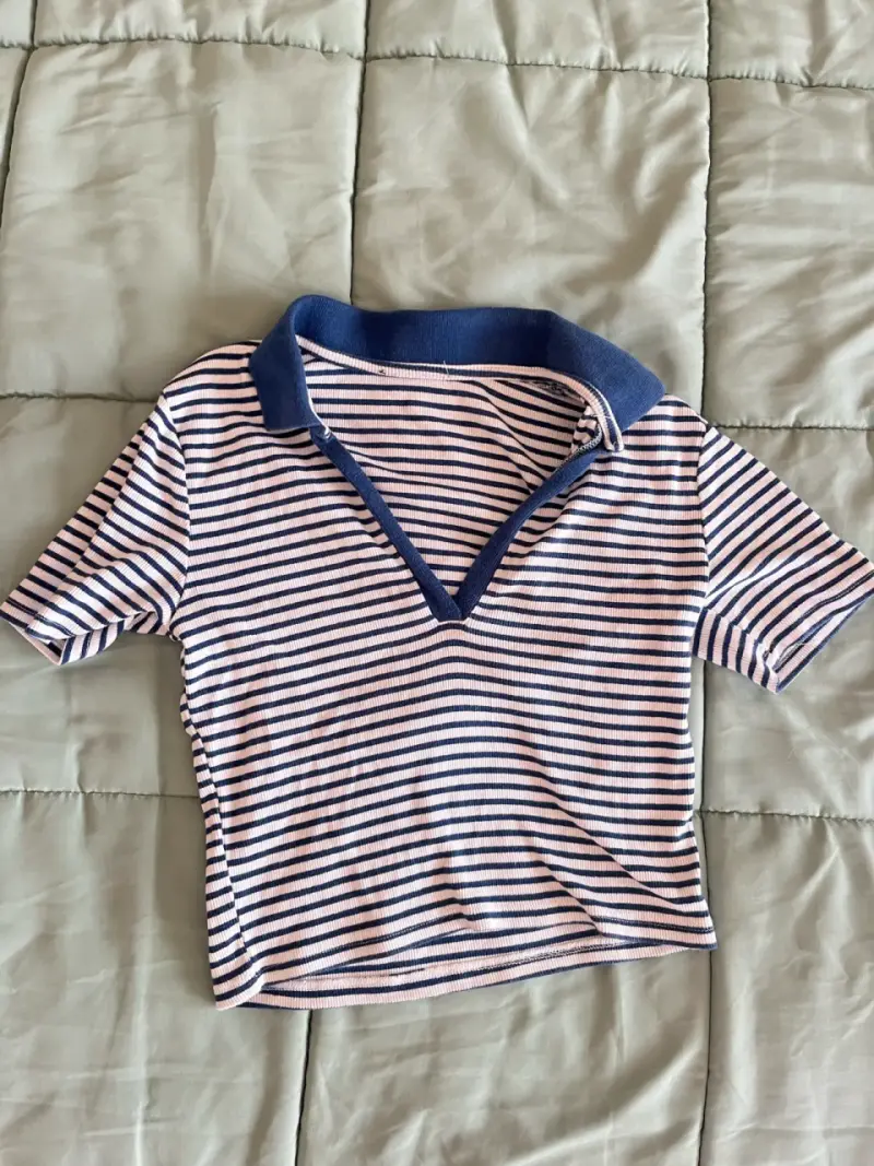 Polera rayada con cuello azul - 1