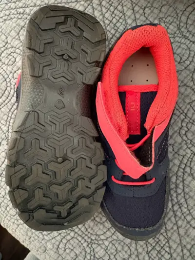 Zapatillas infantiles fucsia y azul - miniatura 1