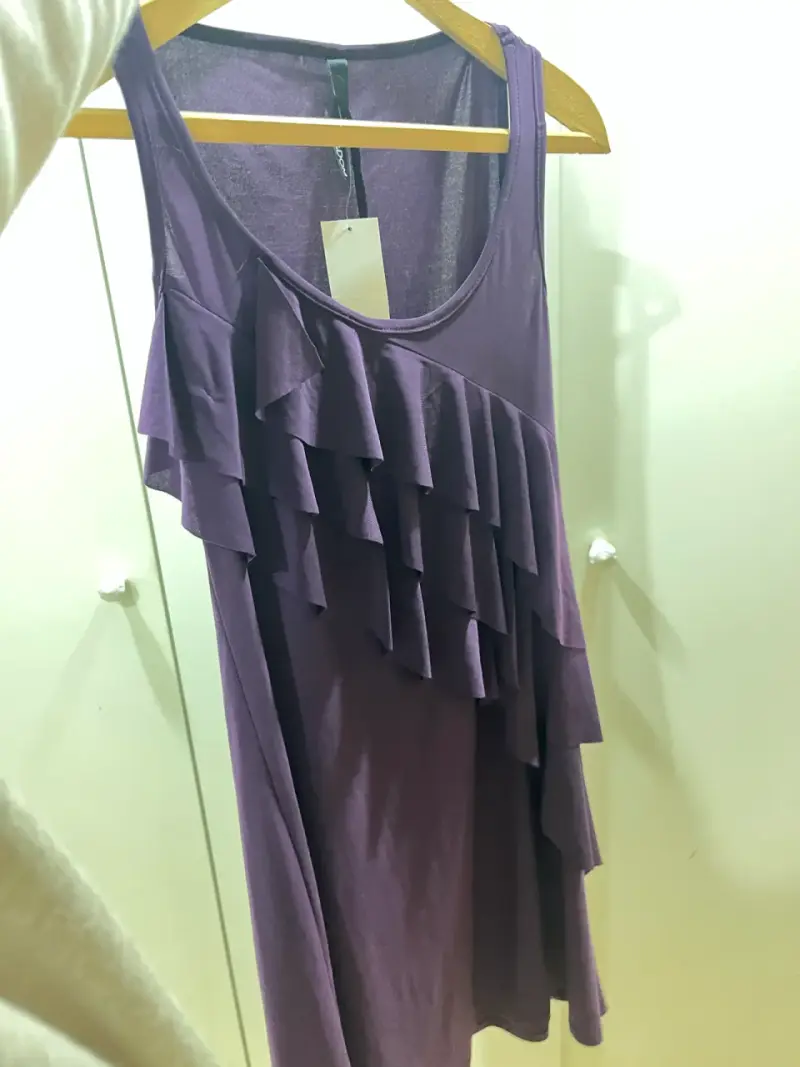 Vestido morado con volantes - 1