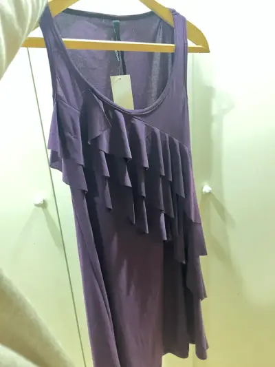 Vestido morado con volantes - miniatura 1