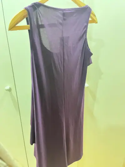 Vestido morado con volantes - miniatura 2