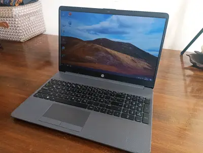 Notebook HP en buen estado - miniatura 1