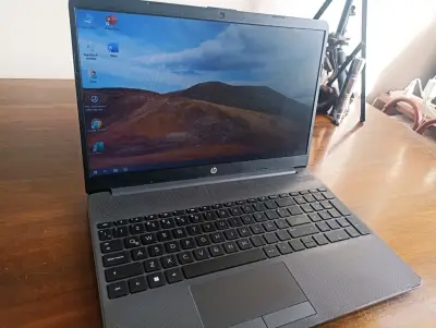 Notebook HP en buen estado - miniatura 2