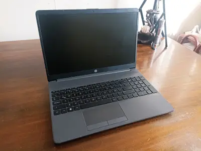 Notebook HP en buen estado - miniatura 5
