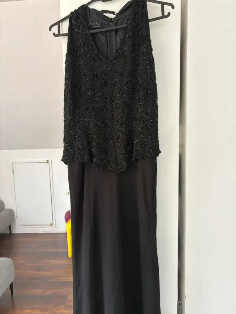 Vestido negro con bordados Jkara New York - 1