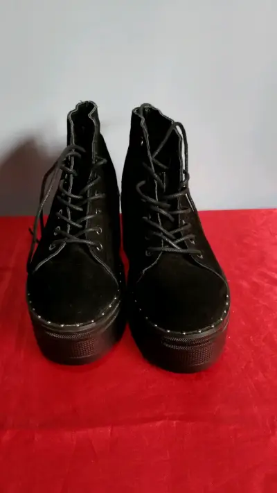 Bototos negros de cuero talla 39 de plataforma - miniatura 1