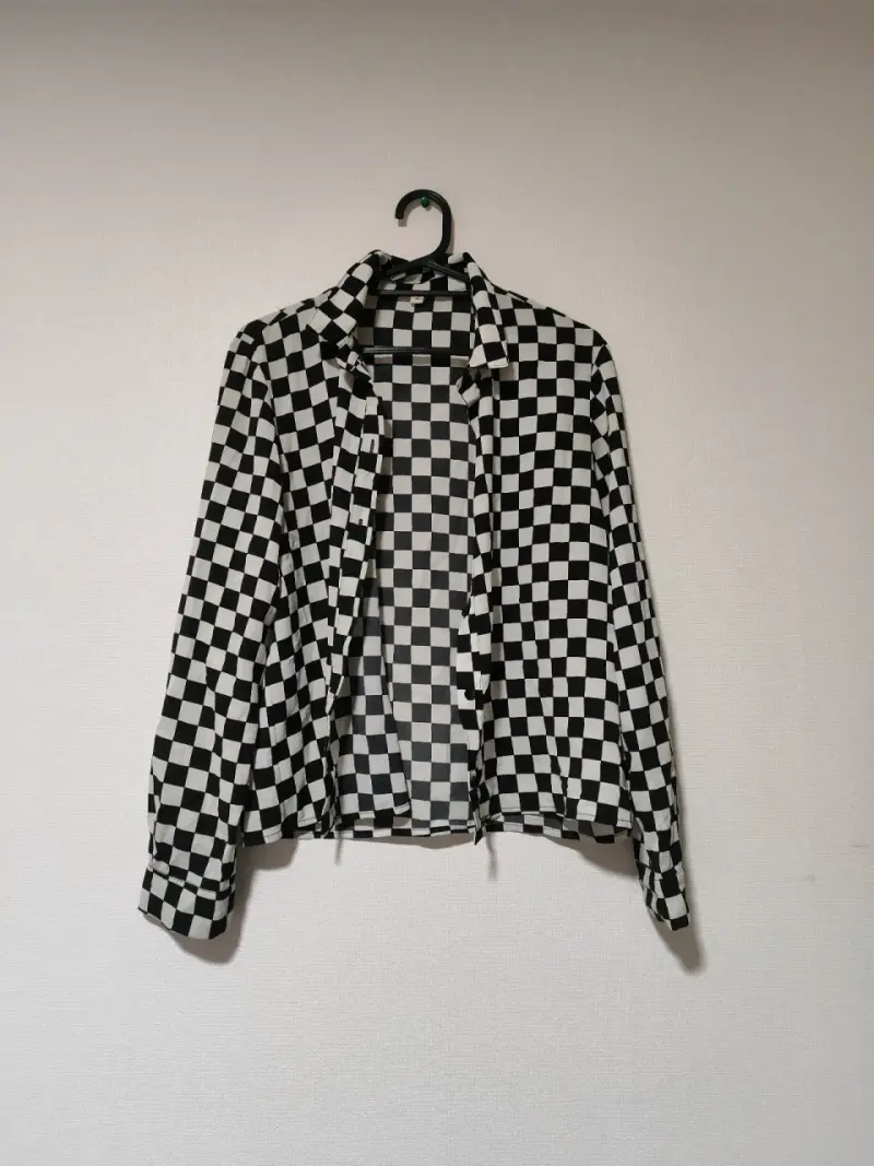 Blusa a cuadros blanco y negro