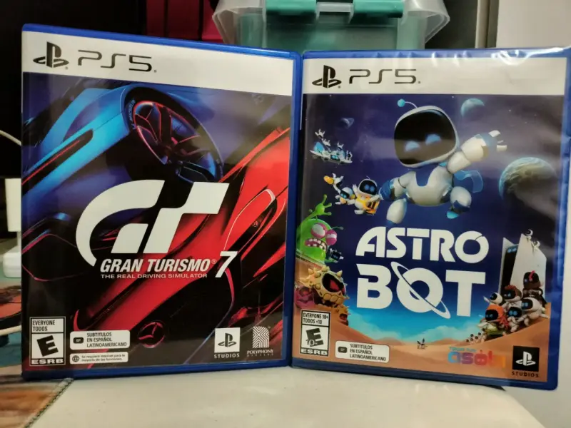 Juegos PS5 Gran Turismo y Astro Bot
