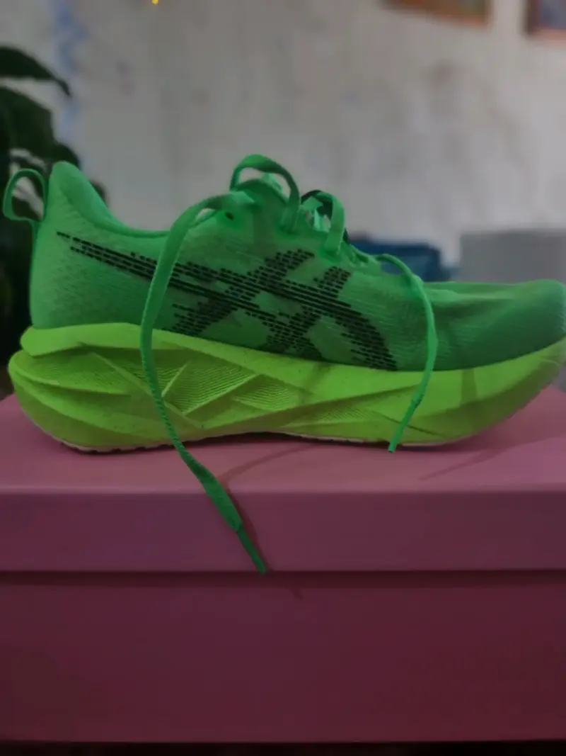 Zapatillas verde Asics. - 2