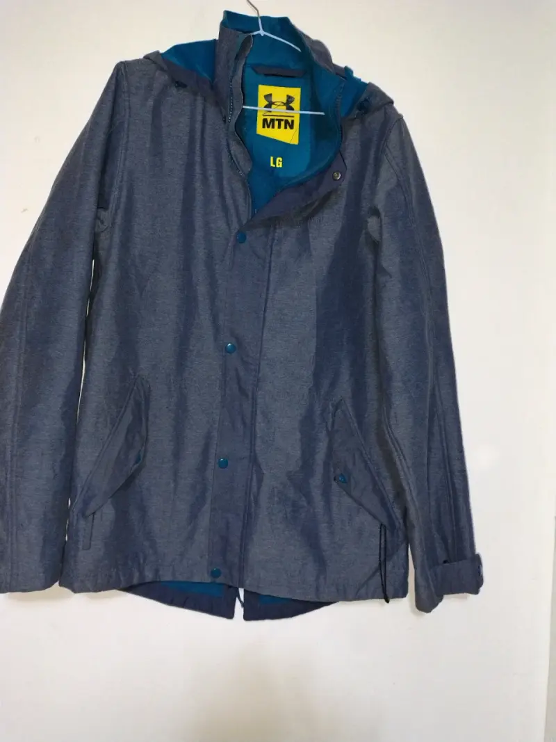 Chaqueta azul con capucha - 1