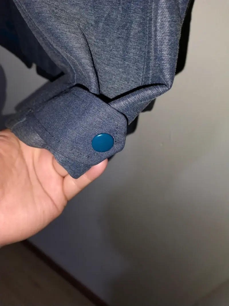 Chaqueta azul con capucha - 5
