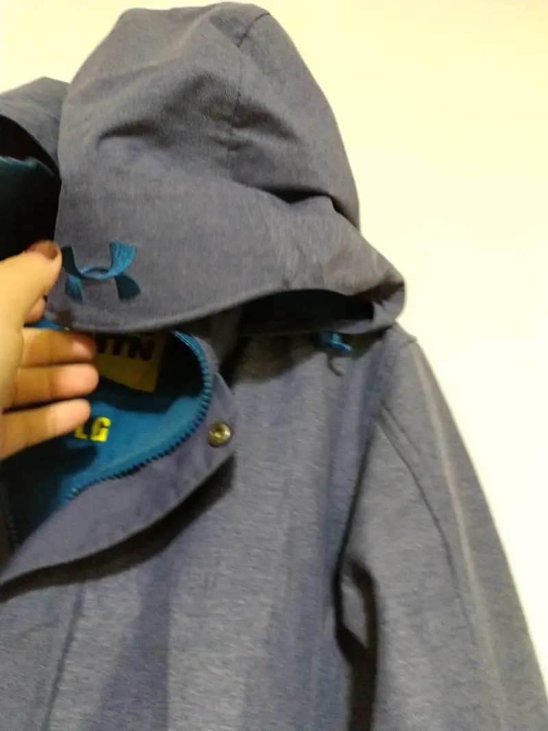Chaqueta azul con capucha - 6