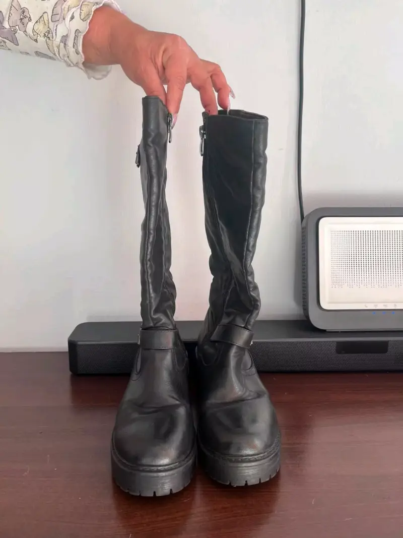 Botas altas negras en buen estado - 1