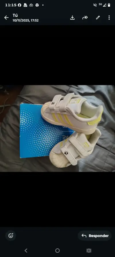 Zapatillas infantiles blancas con velcro - miniatura 1