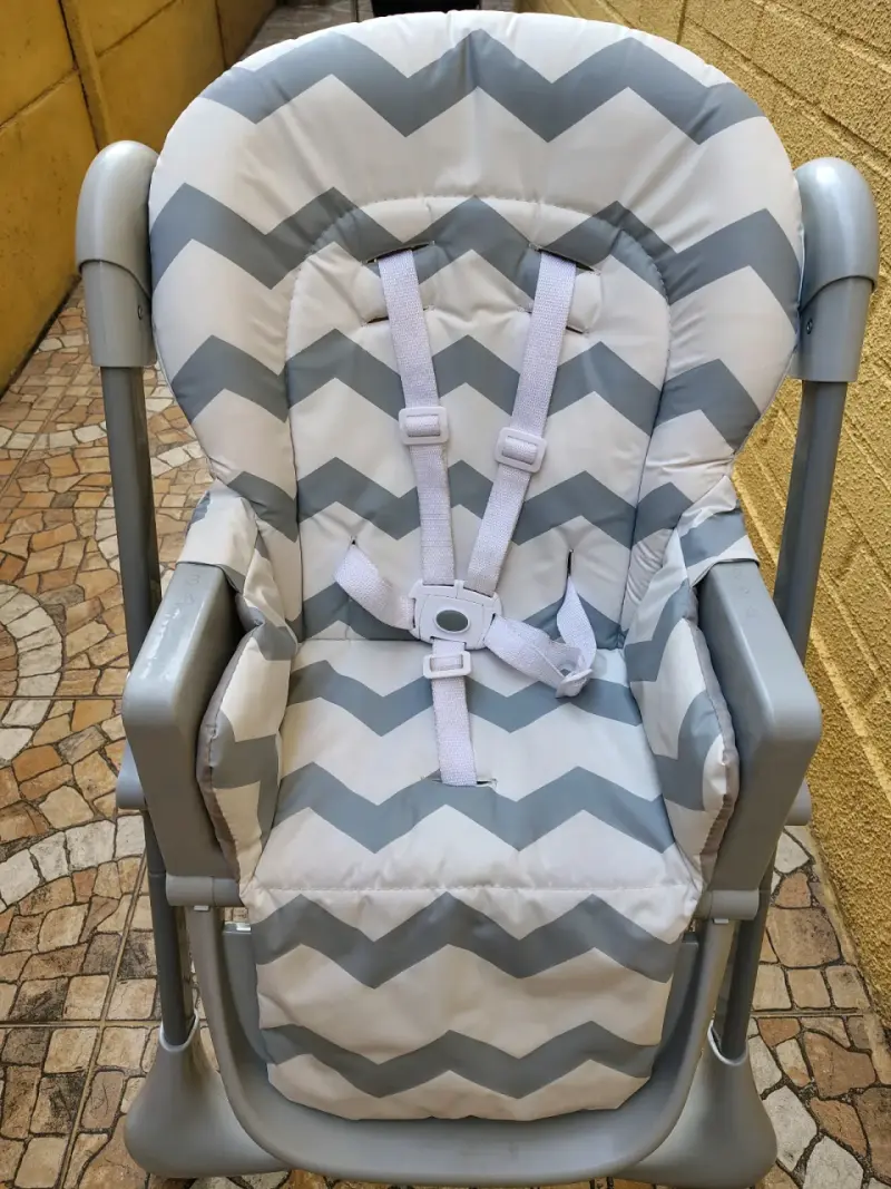 Silla de bebé gris y blanca - 2