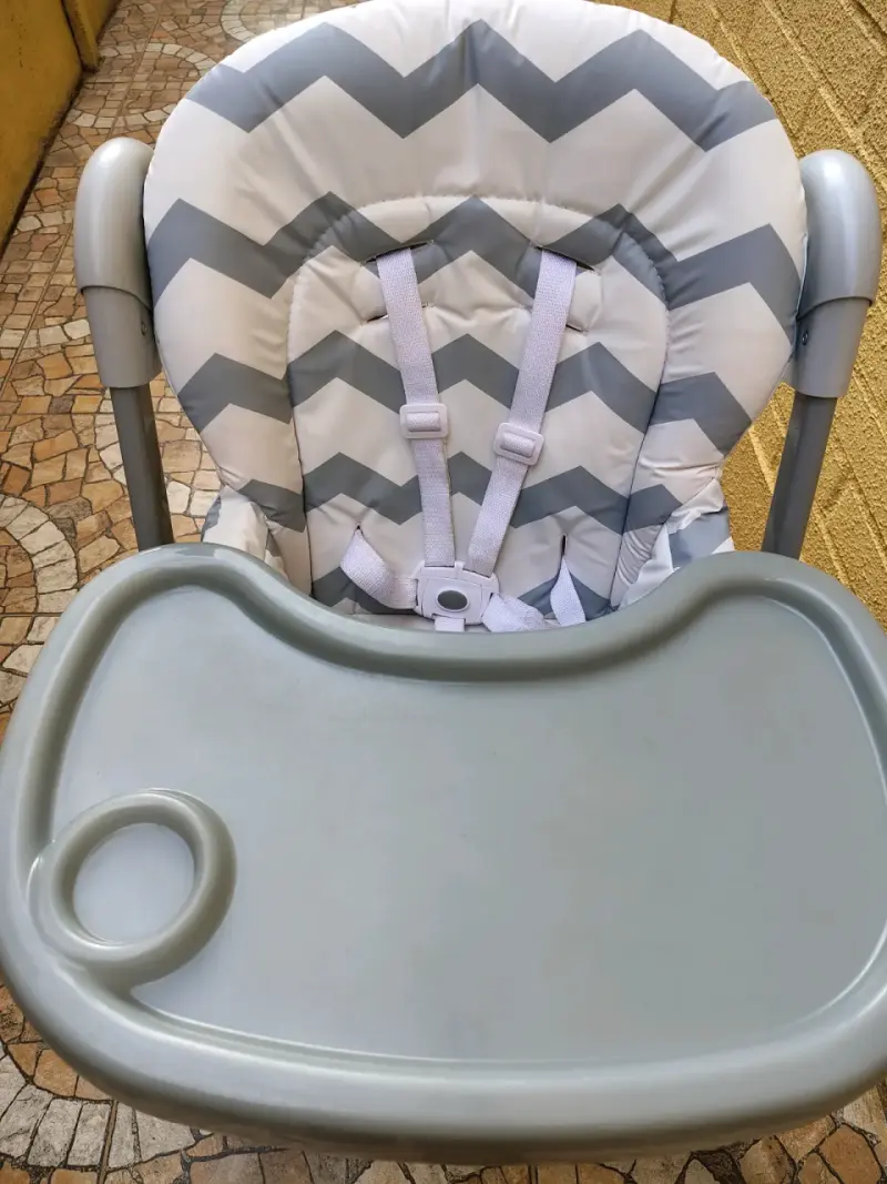 Silla de bebé gris y blanca - 3