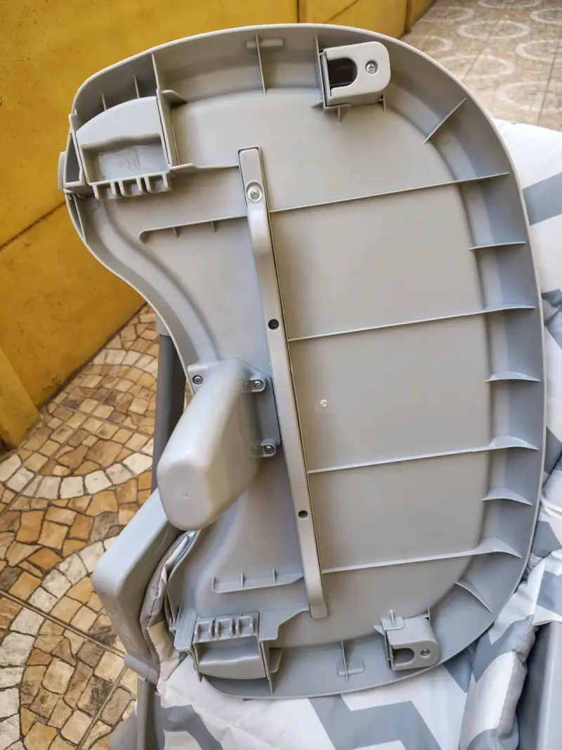 Silla de bebé gris y blanca - 4