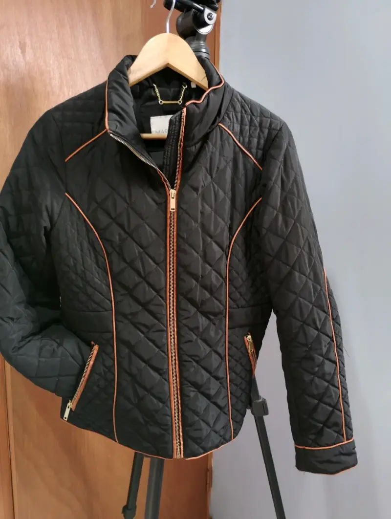 Chaqueta negra acolchada talla S - 1