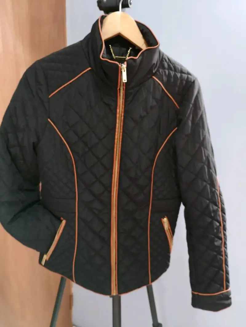Chaqueta negra acolchada talla S - 4