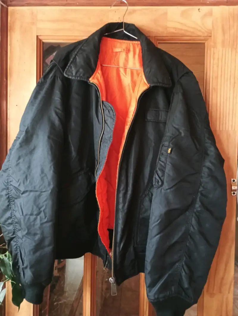 Chaqueta bomber negra
