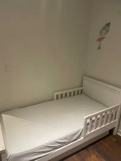 Cama infantil de transición blanca - miniatura 2