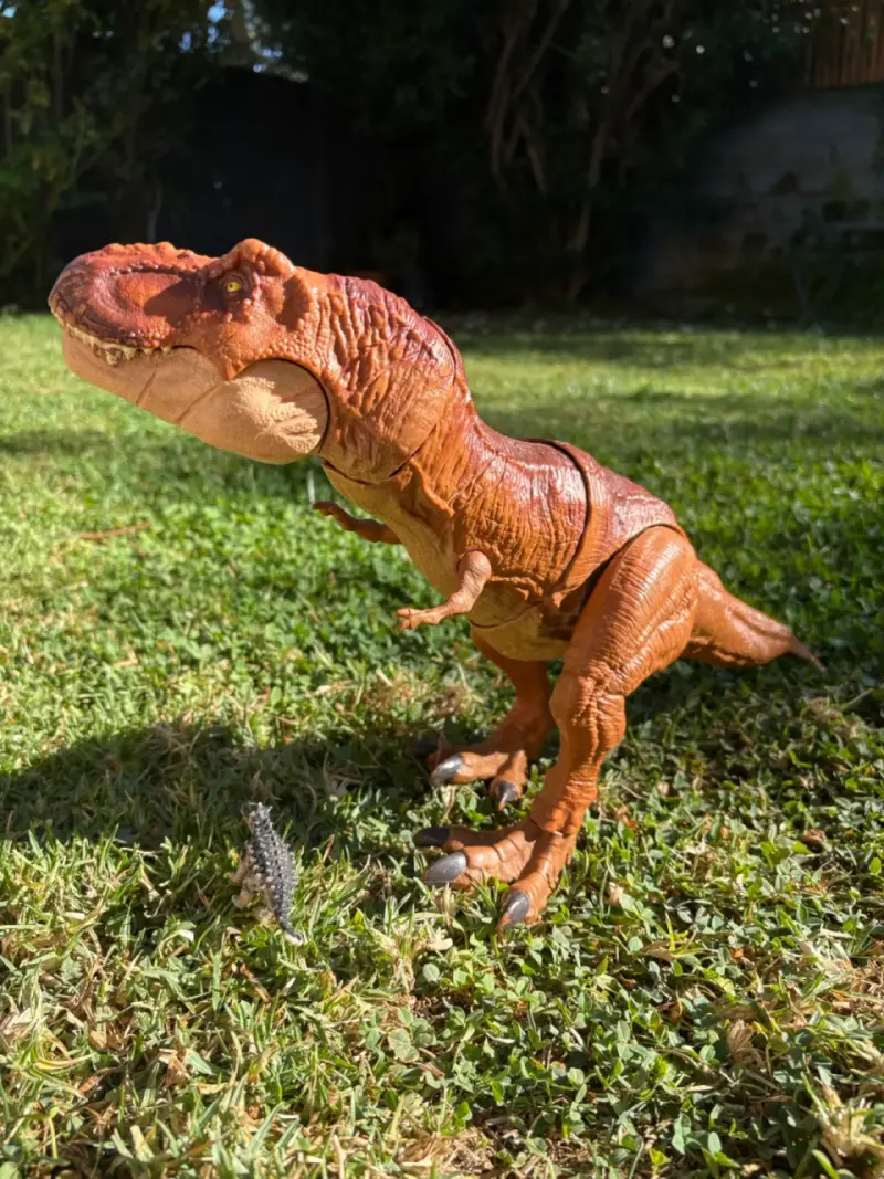 dinosaurio T-Rex articulado grande. Mattel - 2