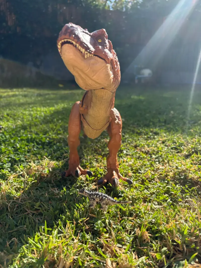 dinosaurio T-Rex articulado grande. Mattel - 3