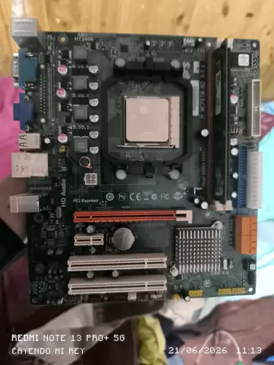 Placa madre con AMD y rams - miniatura 1