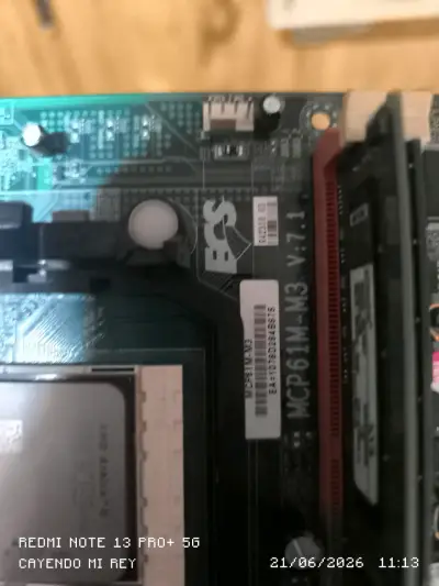 Placa madre con AMD y rams - miniatura 3
