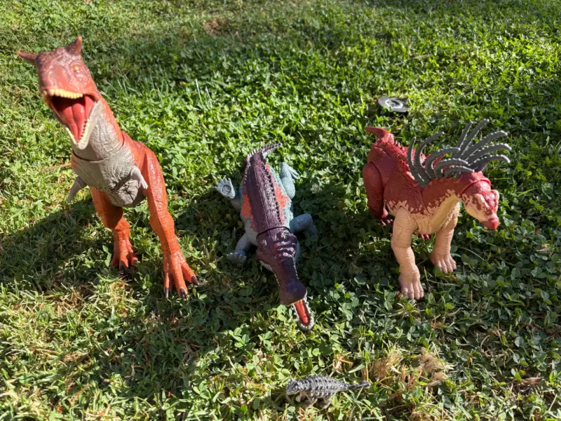 Set de dinosaurios de juguete articulados. Mattel - 2