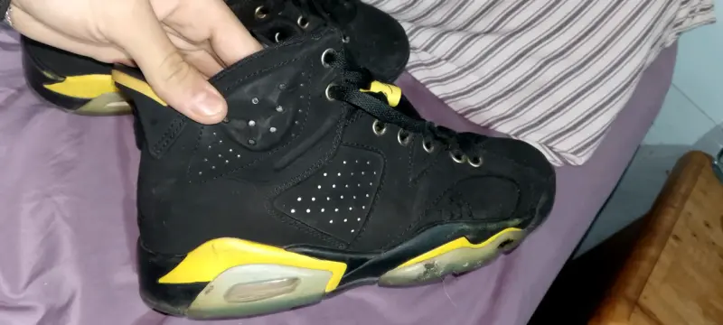 Zapatillas Jordan negras con amarillo - 3