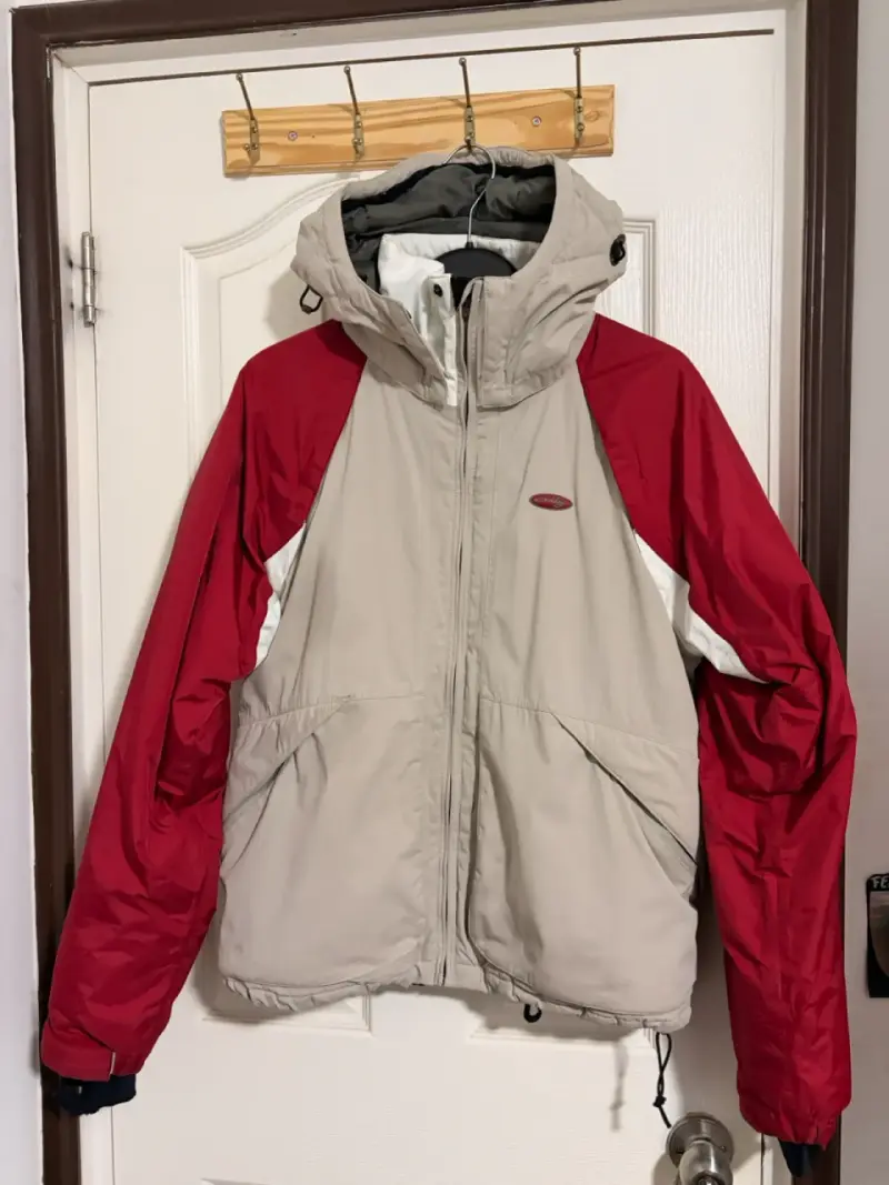 Chaqueta oakley roja y beige - 1