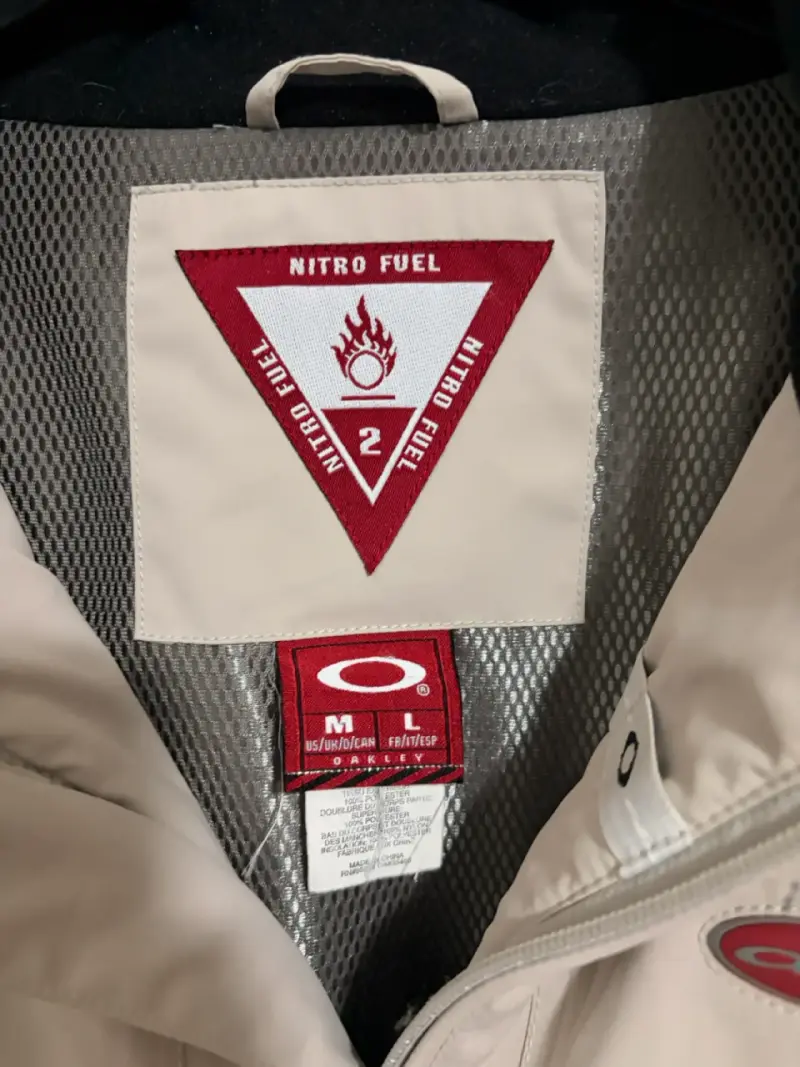 Chaqueta oakley roja y beige - 3