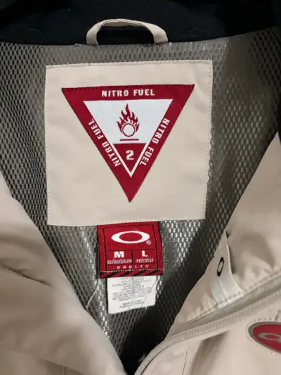 Chaqueta oakley roja y beige - miniatura 3