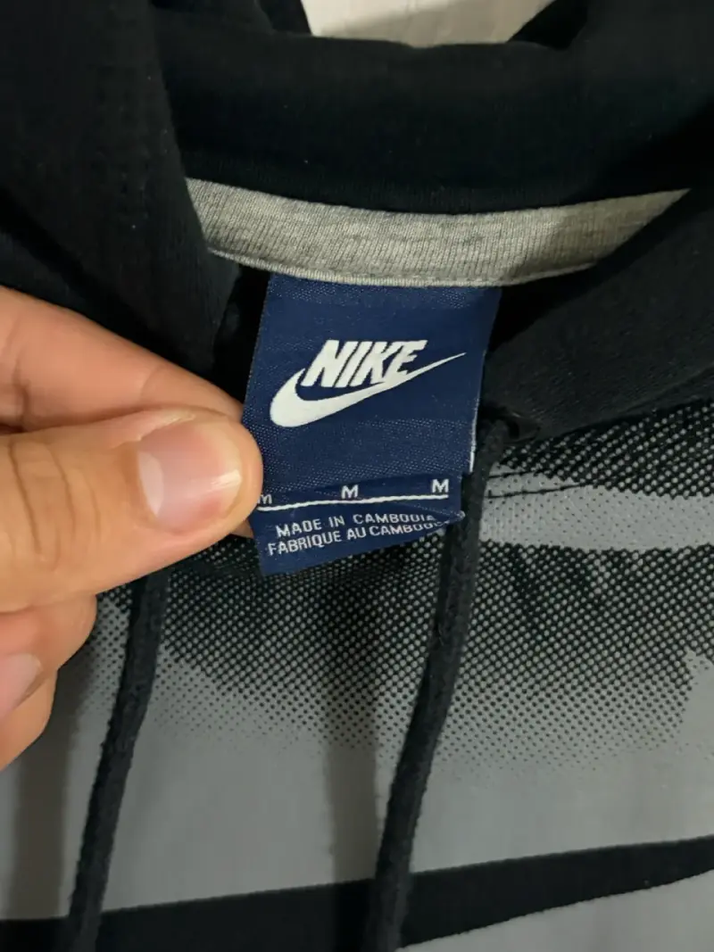 Polerón negro Nike con capucha - 3