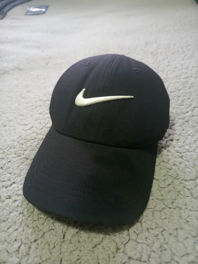 Gorra negra deportiva nike - 1