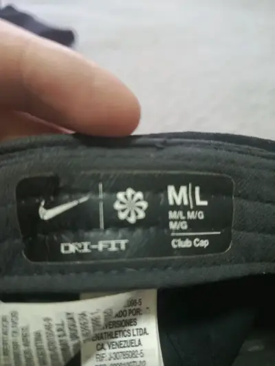 Gorra negra deportiva nike - miniatura 3