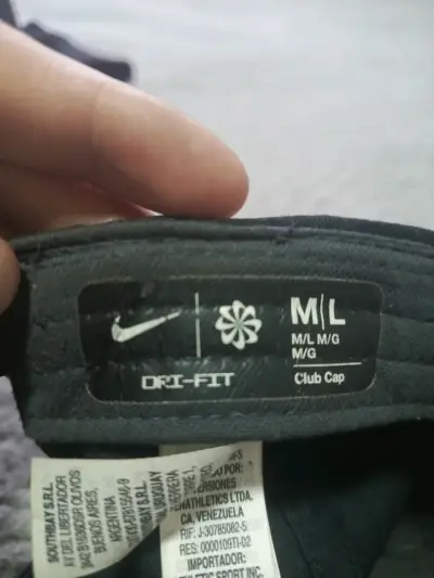 Gorra negra deportiva nike - miniatura 4